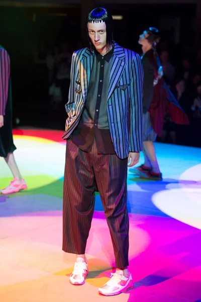 Look 19